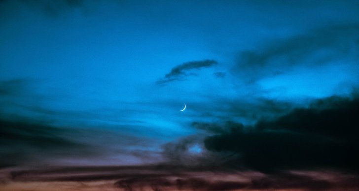 Månen på klar himmel.
